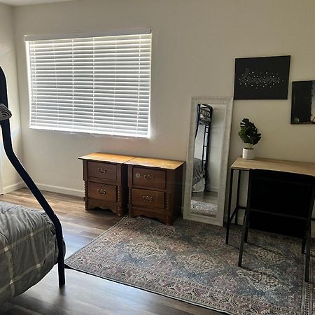 Peaceful 2Bed,1Bath Condo With Free Parking All Yours To Enjoy Fresno Exterior photo
