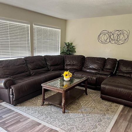 Peaceful 2Bed,1Bath Condo With Free Parking All Yours To Enjoy Fresno Exterior photo