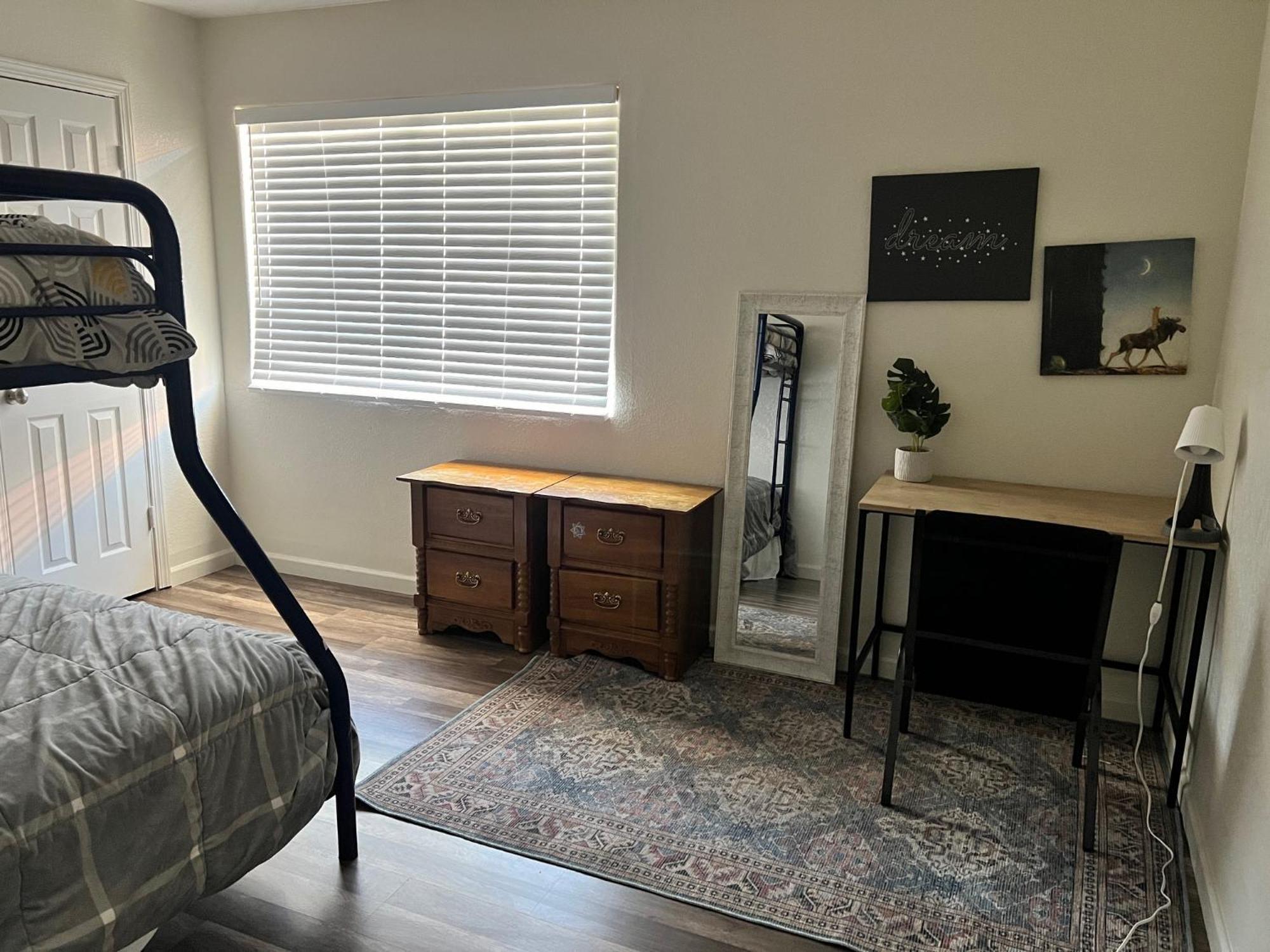 Peaceful 2Bed,1Bath Condo With Free Parking All Yours To Enjoy Fresno Exterior photo