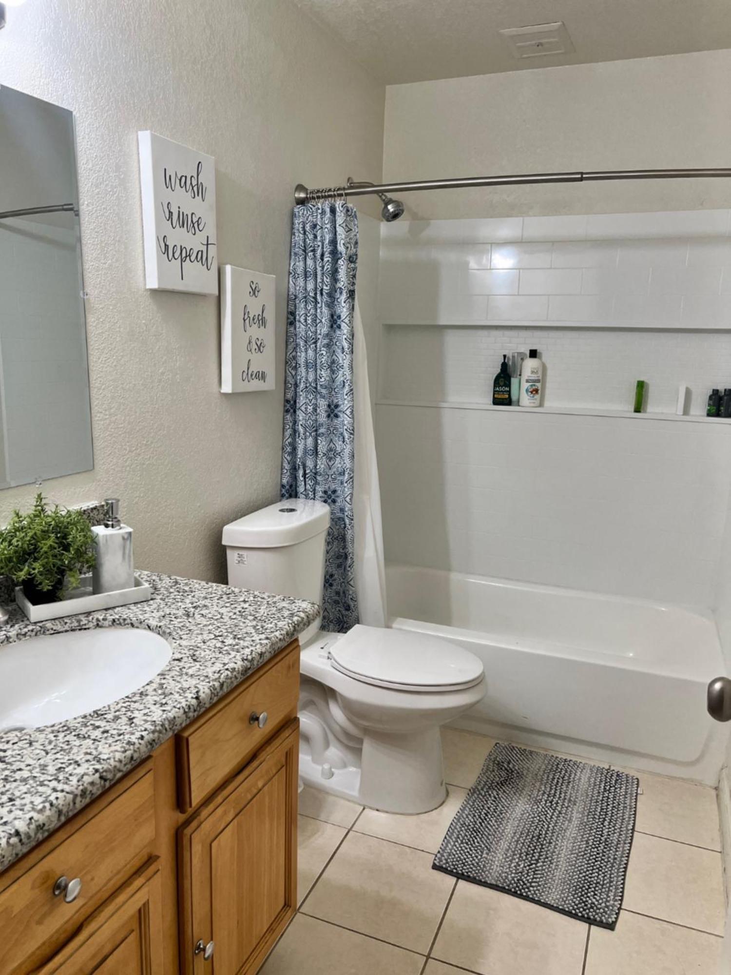Peaceful 2Bed,1Bath Condo With Free Parking All Yours To Enjoy Fresno Exterior photo