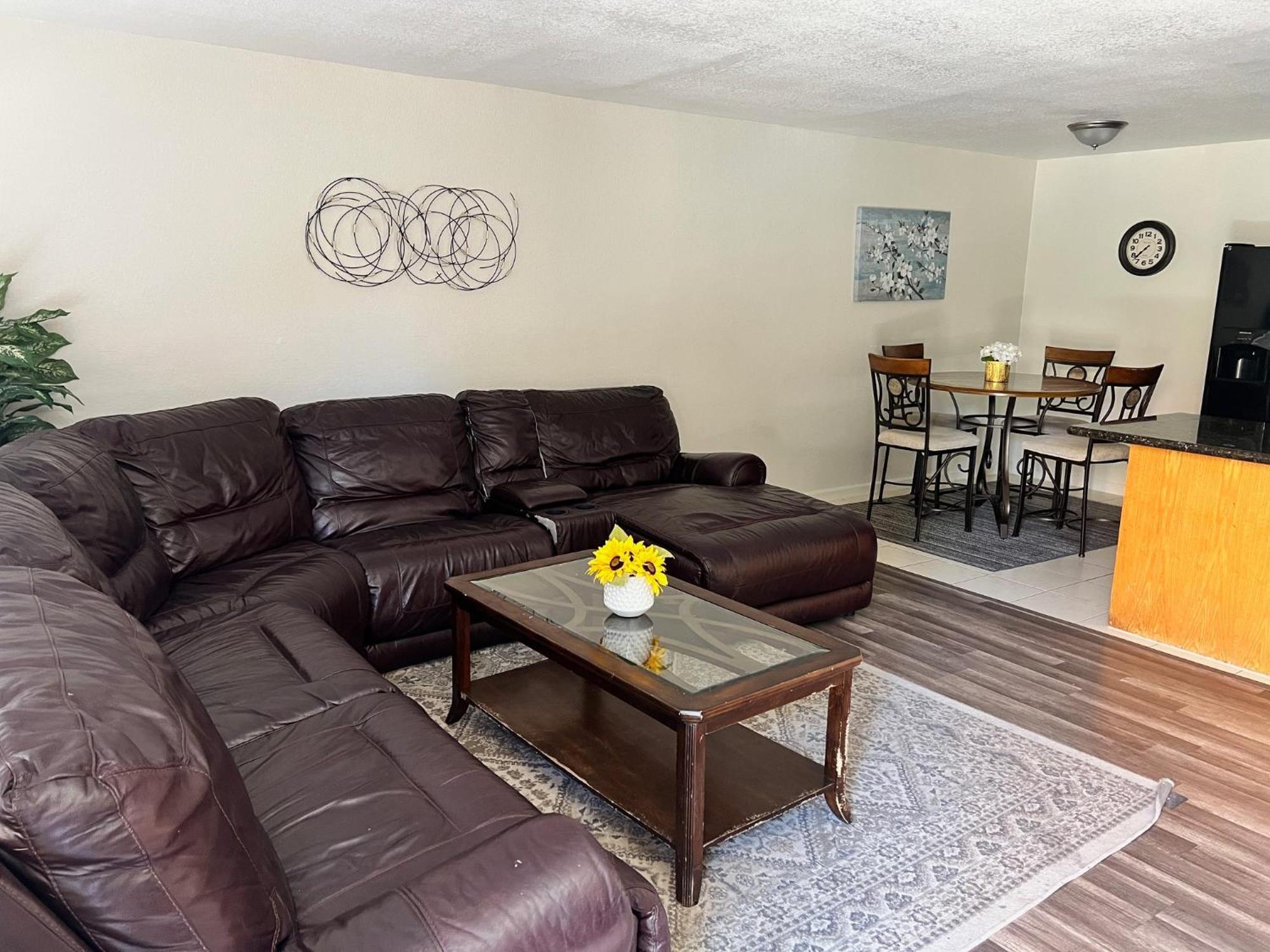 Peaceful 2Bed,1Bath Condo With Free Parking All Yours To Enjoy Fresno Exterior photo