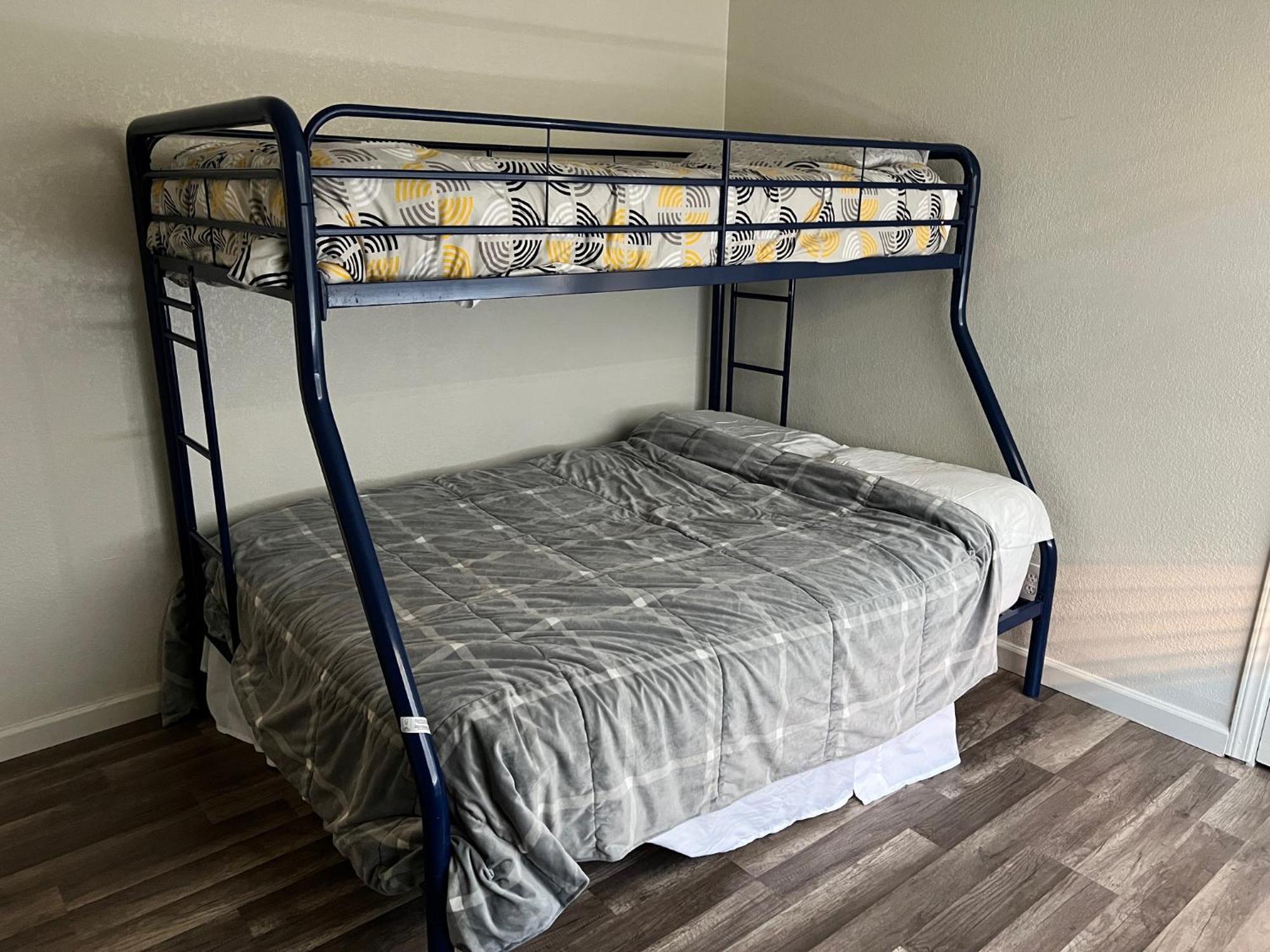 Peaceful 2Bed,1Bath Condo With Free Parking All Yours To Enjoy Fresno Exterior photo