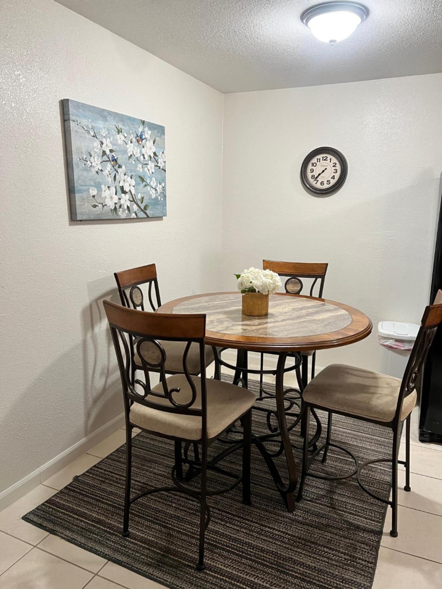 Peaceful 2Bed,1Bath Condo With Free Parking All Yours To Enjoy Fresno Exterior photo