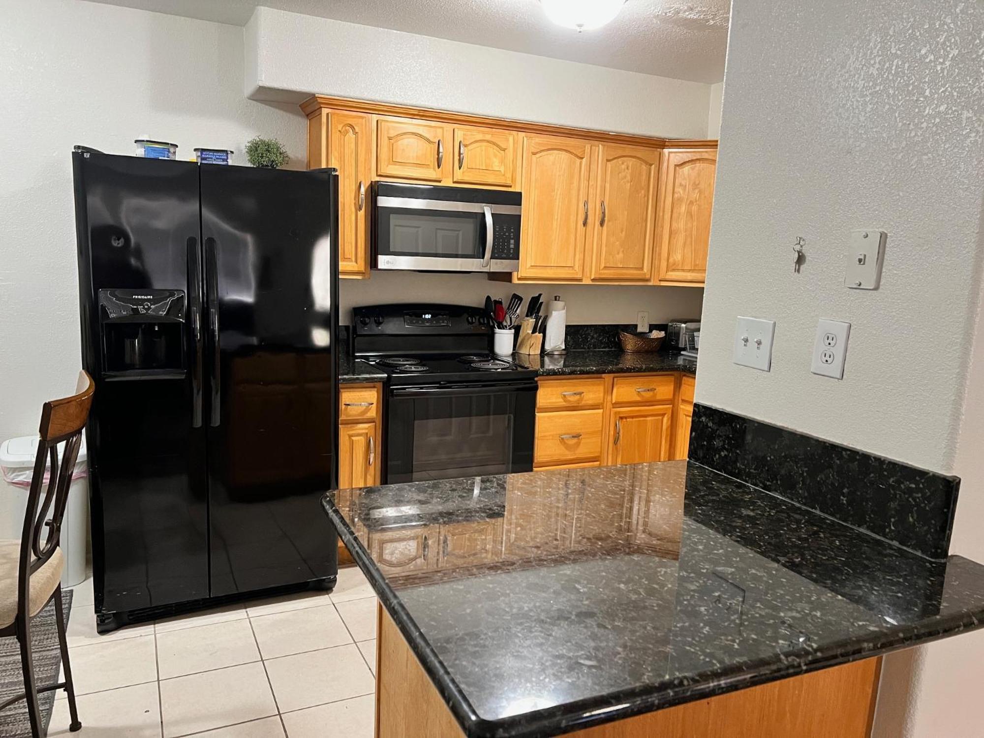 Peaceful 2Bed,1Bath Condo With Free Parking All Yours To Enjoy Fresno Exterior photo